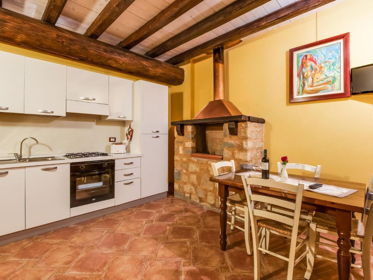 Cozy Chalet At Marone Lake Lombardy With Pool 마로네 외부 사진